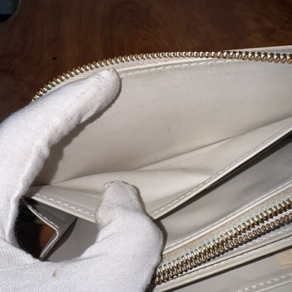 Louis Vuitton
2008 LV Monogram Zippy Wallet vintage yellow - Picture 9 of 17